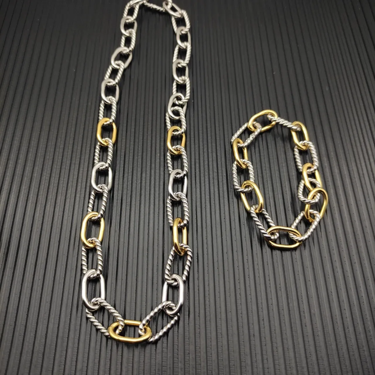 Two-Tone Twisted Rope Link Necklace 2