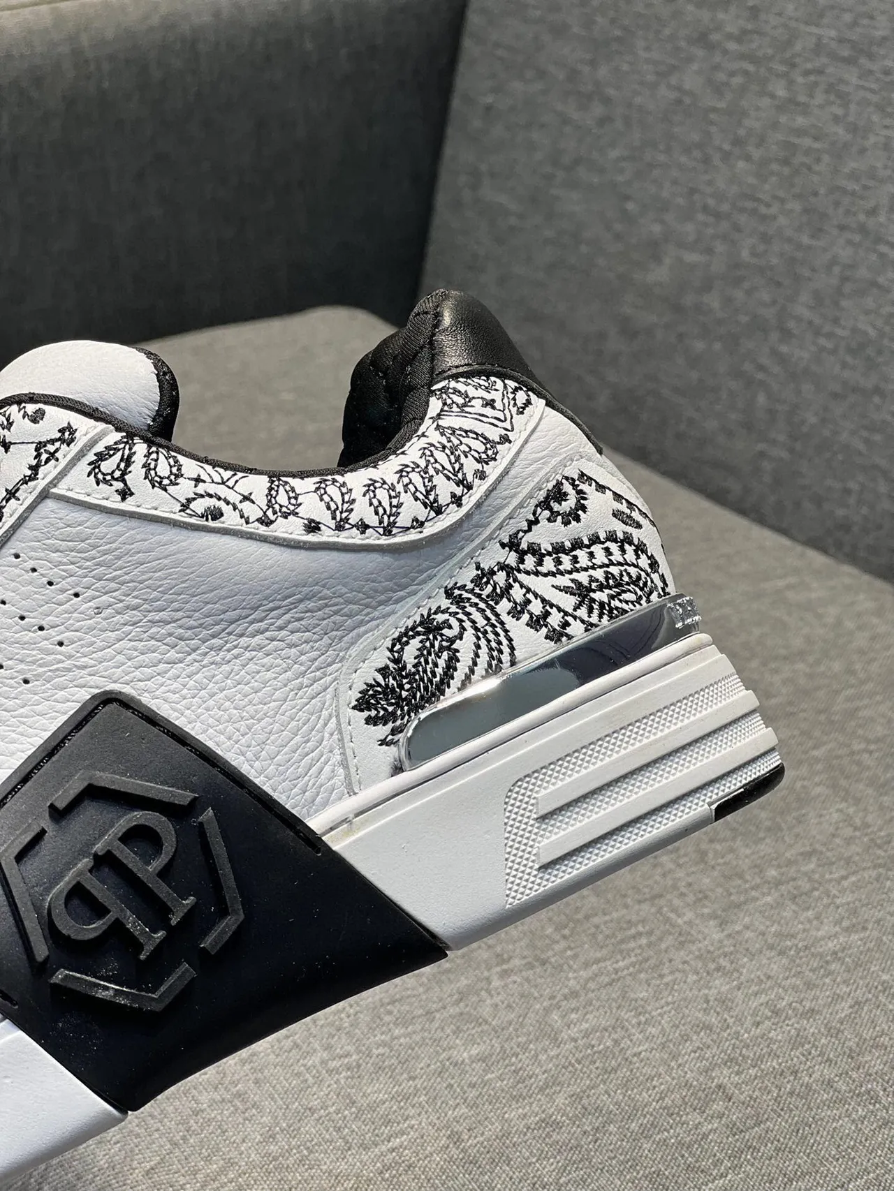 White and Black Bandana-Print Low-Top Lifestyle Sneakers 4