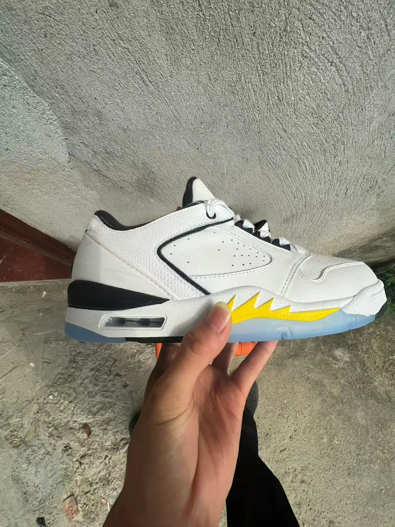 White Black Yellow Zigzag Midsole Lifestyle Sneakers 7