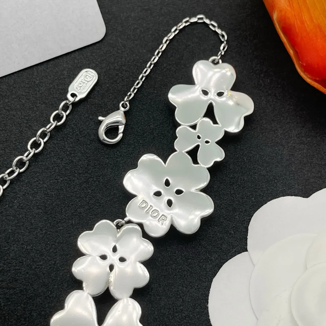 White Floral Heart Motif Silver-Tone Necklace 2