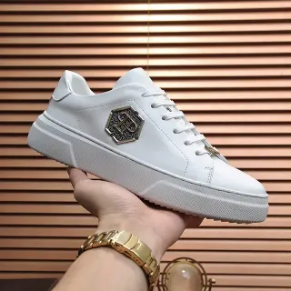 Sneakers Lifestyle Blancs et Or, Tige en Cuir Imitation, Plaque Métallique Hexagonale