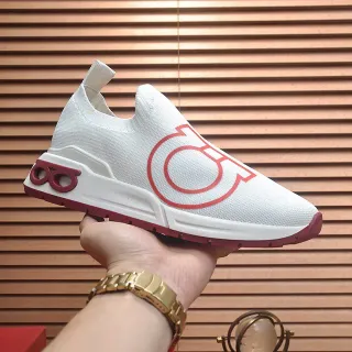 حذاء رياضي أبيض وأحمر، slip-on، sock-fit، knit upper، oversized graphic logo