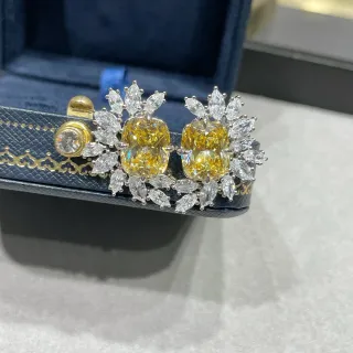 Aretes de gema amarilla con corte cushion-cut y cluster floral