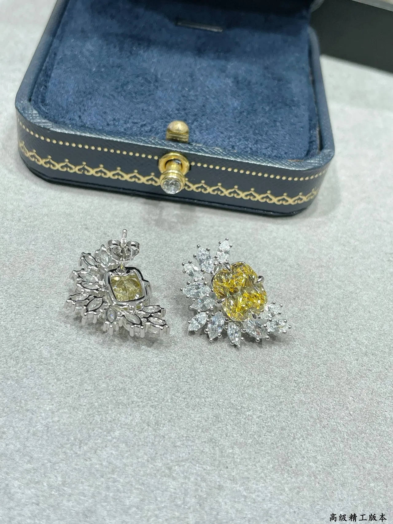Aretes de gema amarilla con corte cushion-cut y cluster floral 4