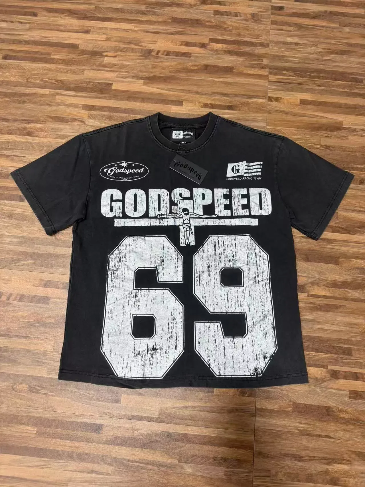 Camiseta Godspeed de equipo de carreras con estampado gráfico y tipografía desgastada 6