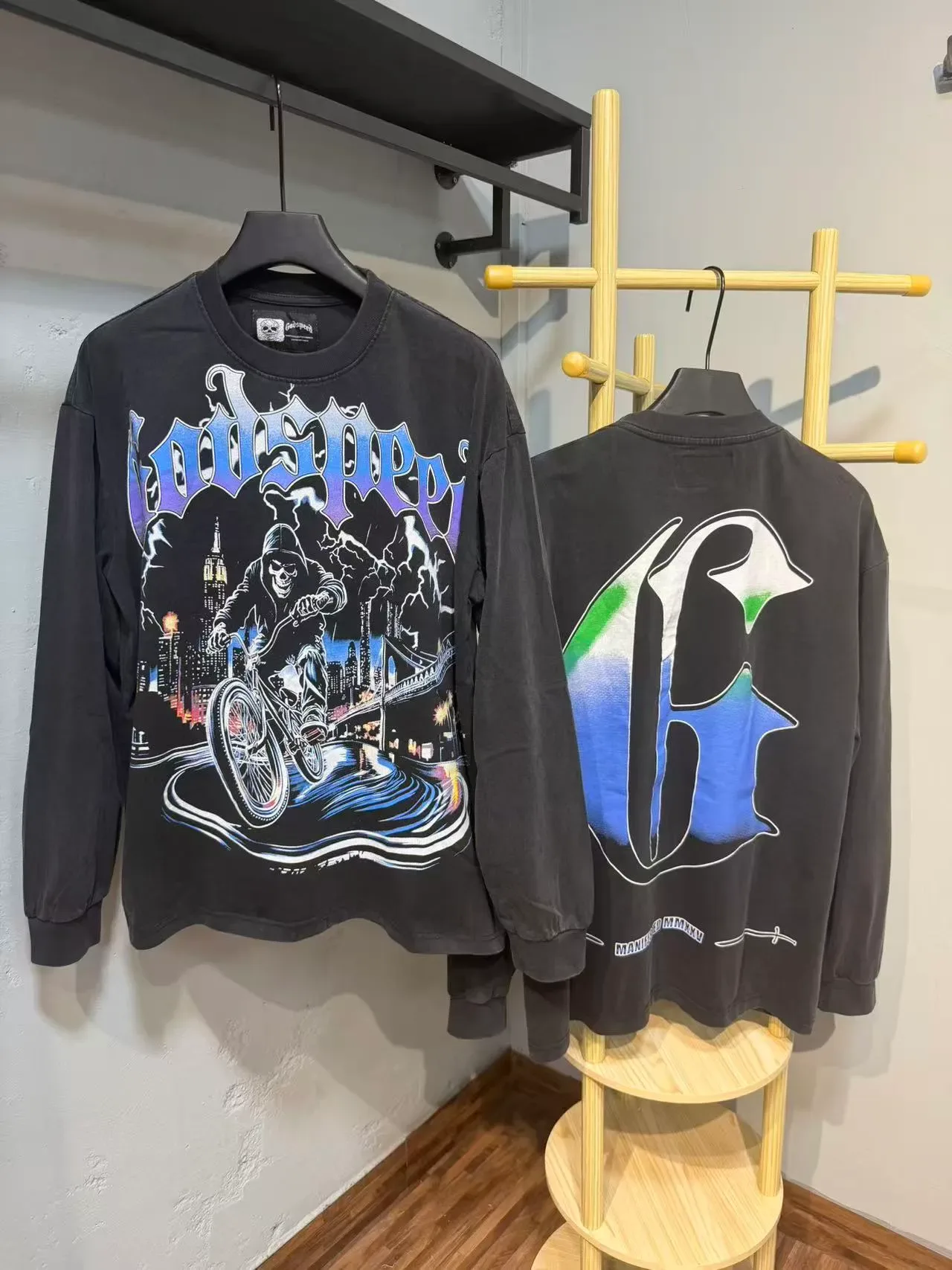 T-shirt à manches longues graphique Godspeed Grim Reaper paysage urbain 12