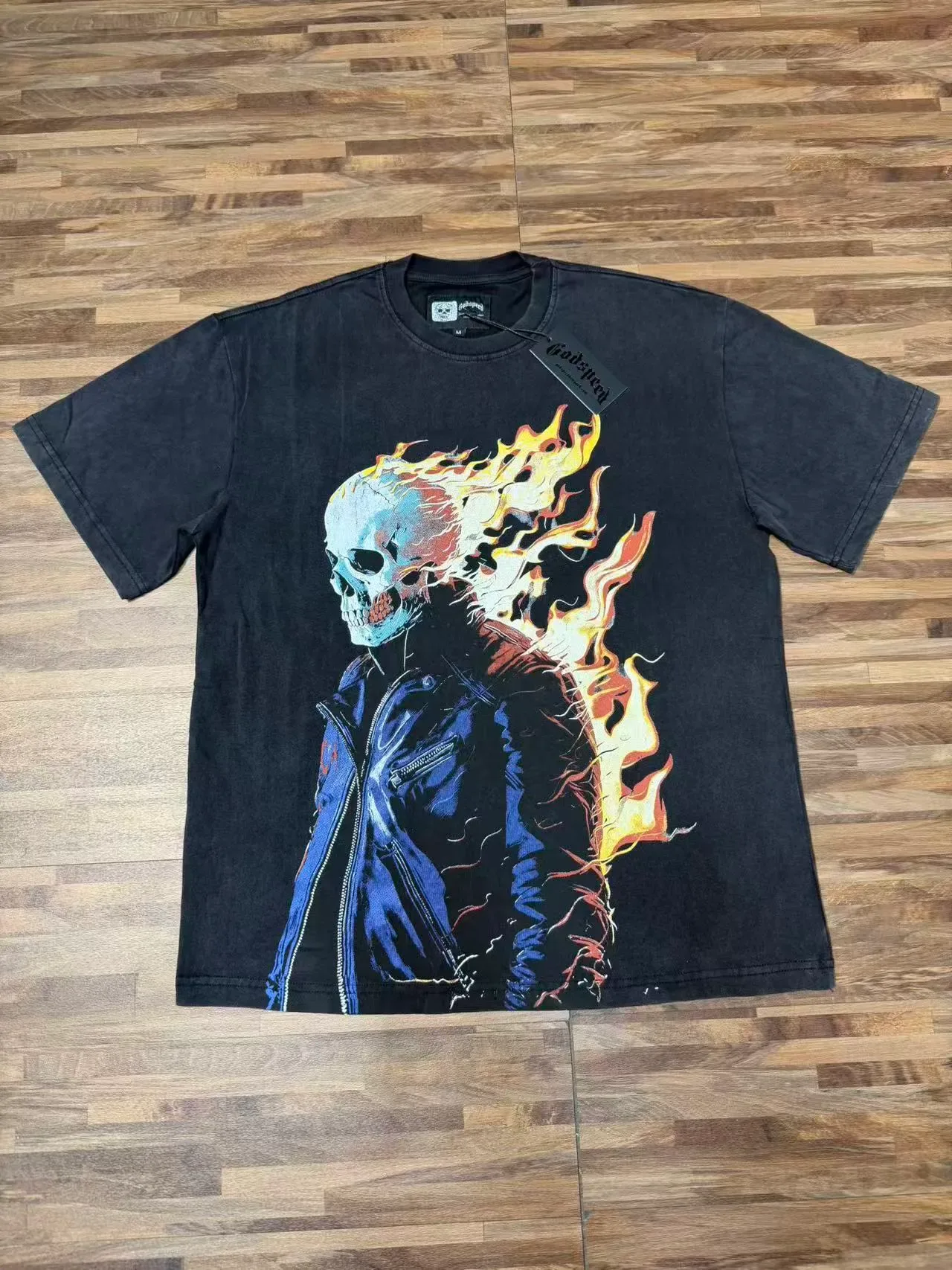 Camiseta preta Godspeed com estampa de caveira e chamas 5