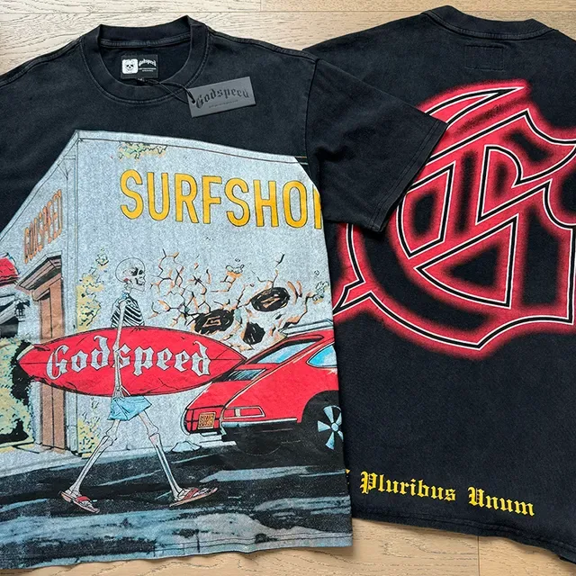 Camiseta negra Godspeed Surfshop con gráfico de esqueleto 4
