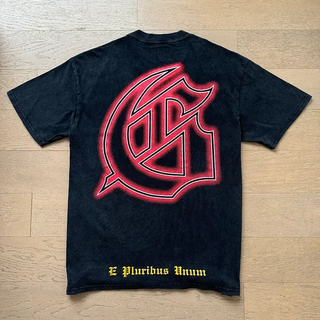 Camiseta negra Godspeed Surfshop con gráfico de esqueleto 7