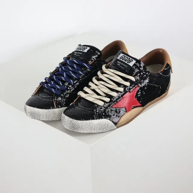 Golden Goose Superstar Sneakers lifestyle noires paillettes étoile rouge 2