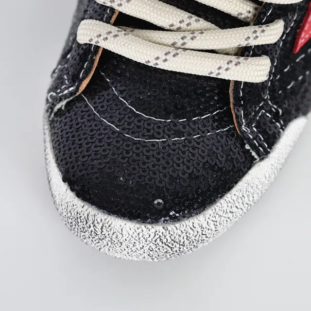 Golden Goose Superstar Sneakers lifestyle noires paillettes étoile rouge 5