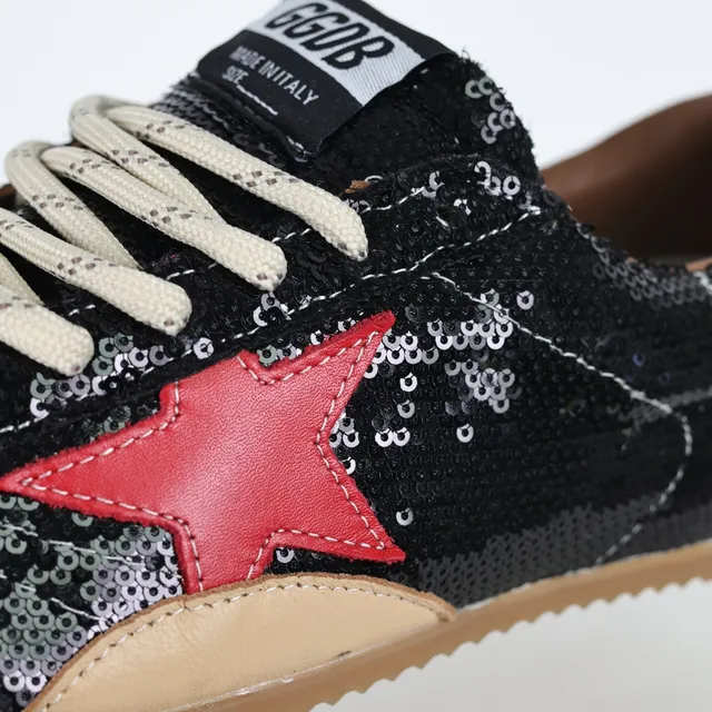 Golden Goose Superstar Sneakers lifestyle noires paillettes étoile rouge 6