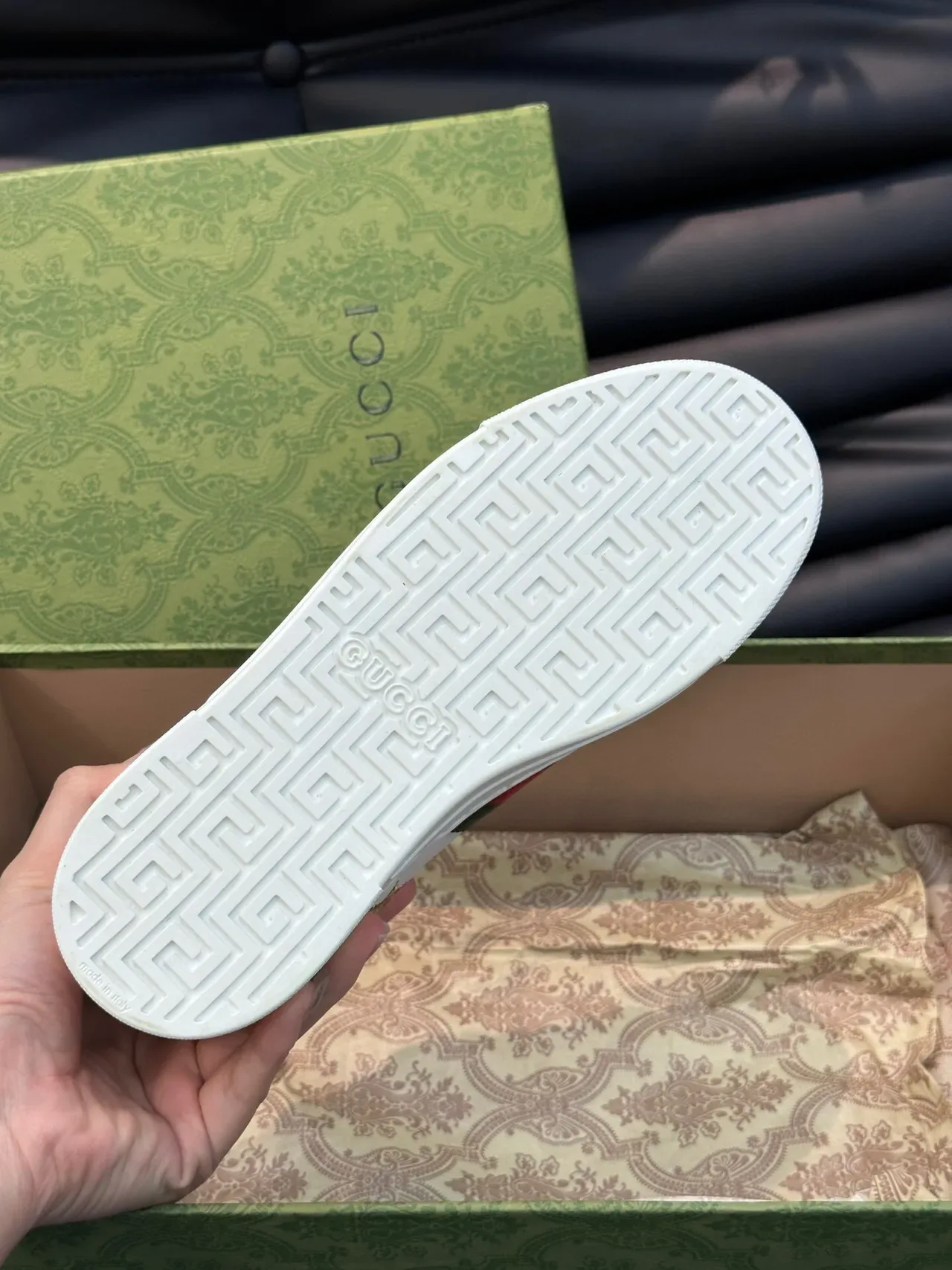 Gucci Ace भौं और स्टार इम्ब्रॉयडर्ड सफेद लाइफस्टाइल स्नीकर 9