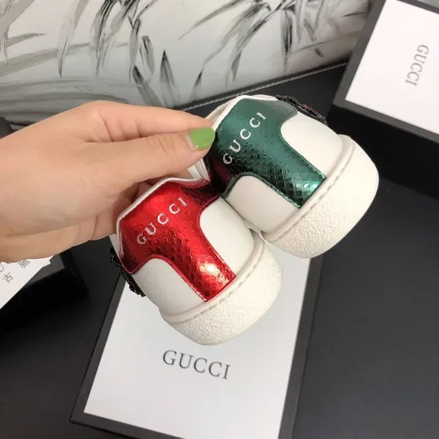 Gucci Ace Sneakers Lifestyle en Cuir Blanc Ornés 4