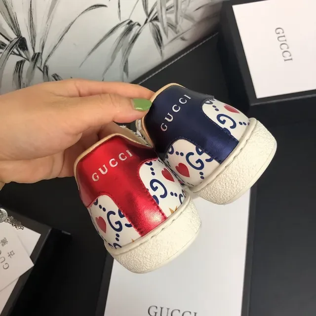 Gucci Ace GG imprimé cœur et étoile sneakers lifestyle 4
