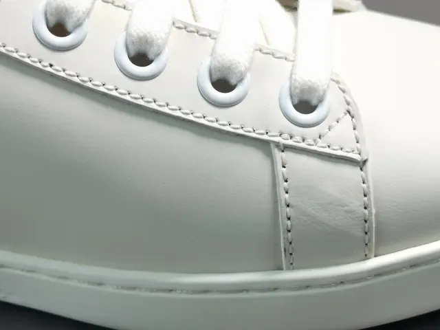 Gucci Ace حذاء أبيض أحمر أزرق بتصميم شعار أسلوب حياة 5