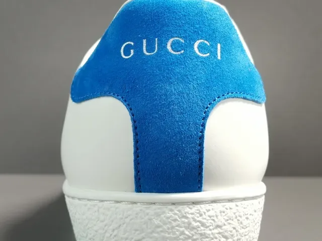 Gucci Ace حذاء أبيض أحمر أزرق بتصميم شعار أسلوب حياة 8