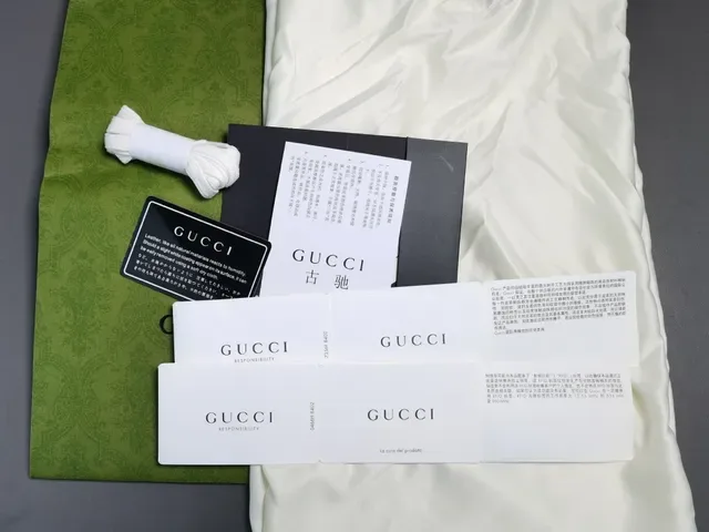 Gucci Ace حذاء أبيض أحمر أزرق بتصميم شعار أسلوب حياة 9