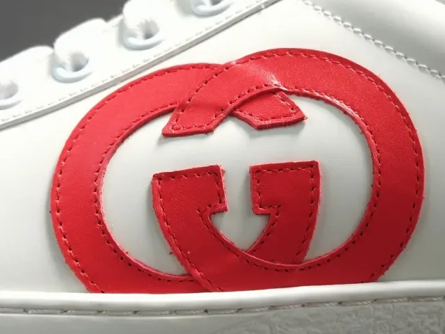 Gucci Ace حذاء أبيض أحمر أزرق بتصميم شعار أسلوب حياة 10