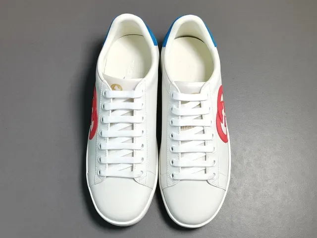 Gucci Ace حذاء أبيض أحمر أزرق بتصميم شعار أسلوب حياة 11