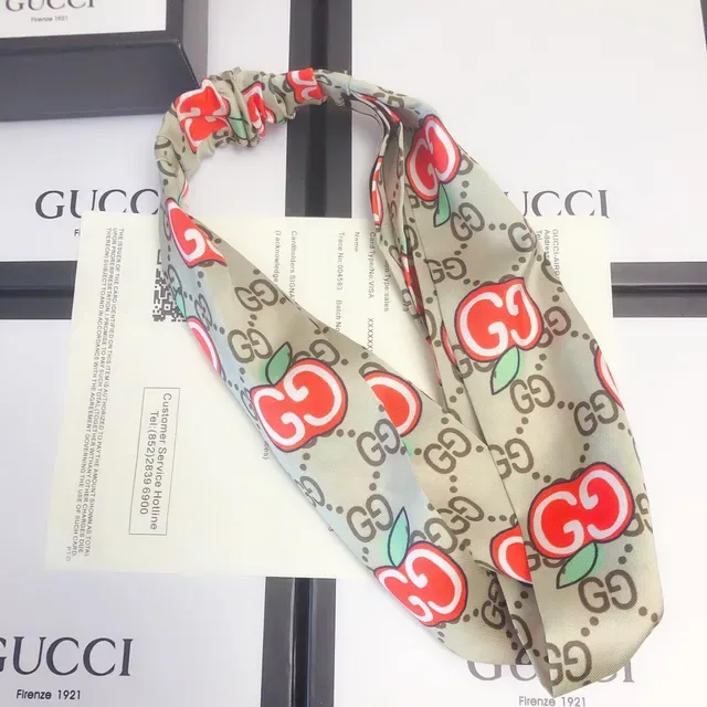 Gucci Apple GG भूरा लाल बंधा हेडबैंड, मोनोग्राम प्रिंट, रेशम स्कार्फ 3