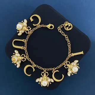 Pulsera Gucci Bee Charm Cadena de Oro Blanco con Charms de Perlas
