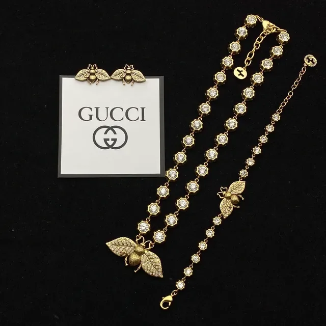 Gucci Bee Motif Gold Transparent Crystal-Encrusted Link Chain Pendant Necklace 9