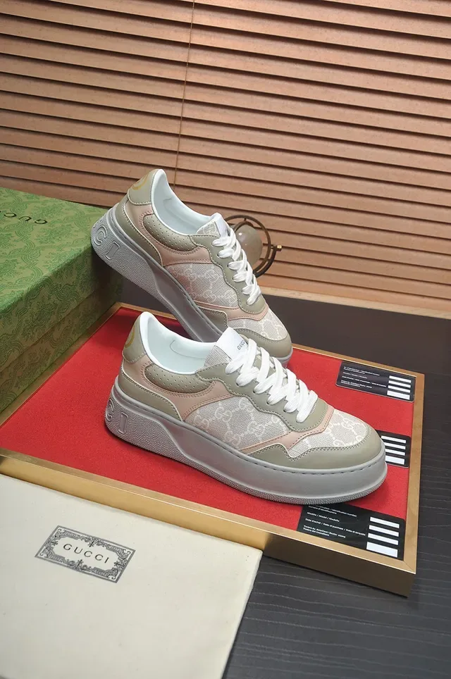 Gucci Zapatillas Lifestyle Beige Gris Monogramadas Textil Superior Perforadas Tab Talón 5