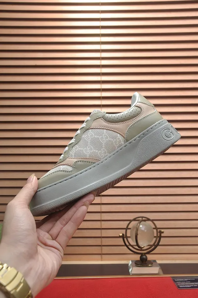 Gucci Zapatillas Lifestyle Beige Gris Monogramadas Textil Superior Perforadas Tab Talón 7