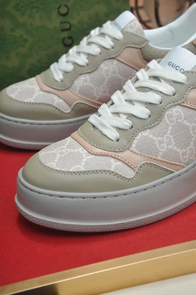 Gucci Zapatillas Lifestyle Beige Gris Monogramadas Textil Superior Perforadas Tab Talón 8