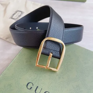 Gucci काला सोना दानेदार आयताकार बकिल चमड़ा पट्टी