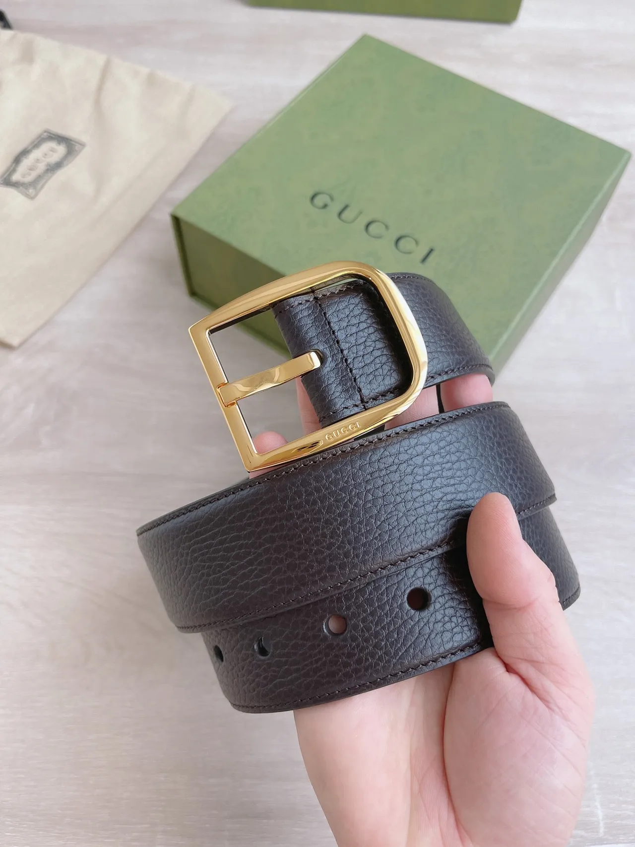 Gucci Black Gold Pebbled Rectangular Buckle Leather Belt 8