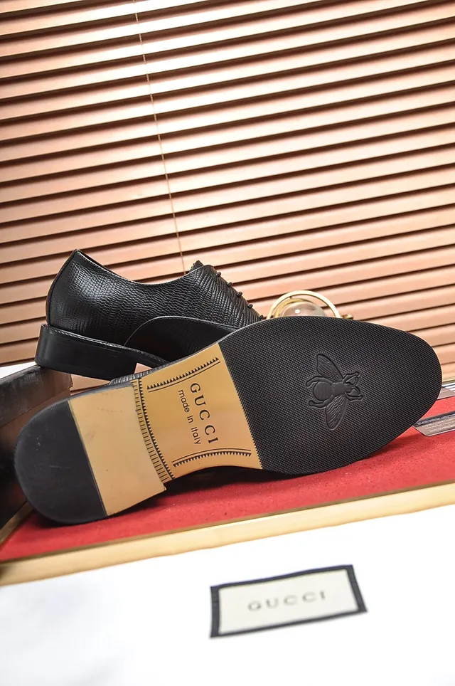 Gucci 黑色鳄鱼压花圆头牛津鞋 3