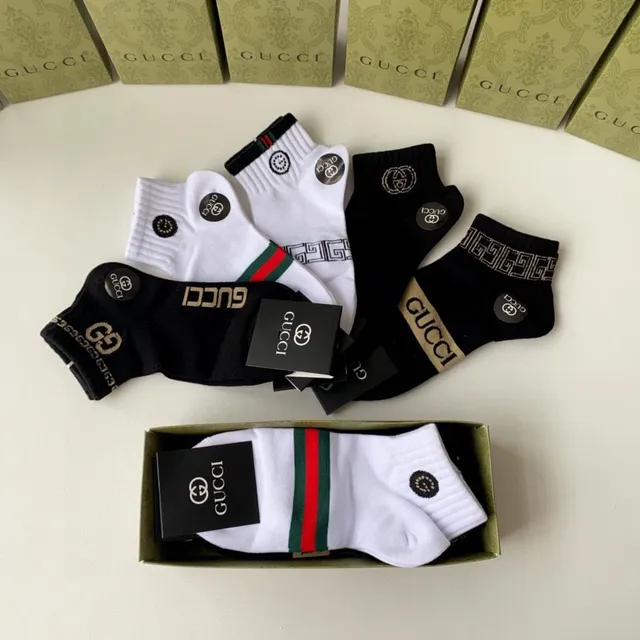 Gucci Chaussettes Noires Blanches Côtelée Manchette Patch Logo 8