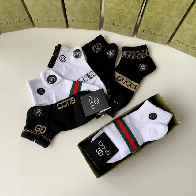 Gucci Chaussettes Noires Blanches Côtelée Manchette Patch Logo 9