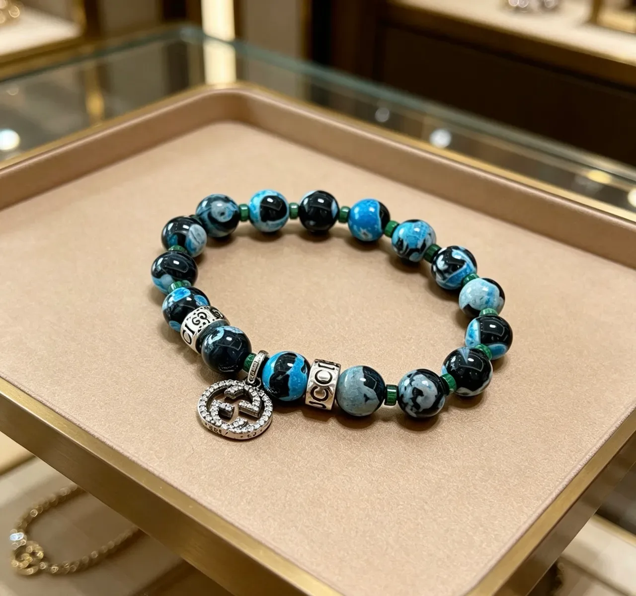 Pulseira Gucci Charm GG com contas de ágata estilo mármore azul e preto e cristais pavé 4