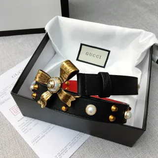 Gucci Ceinture en cuir avec nœud perlé et clous