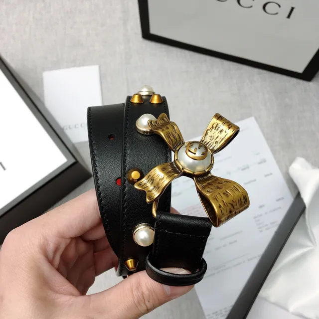 Gucci Ceinture en cuir avec nœud perlé et clous 3