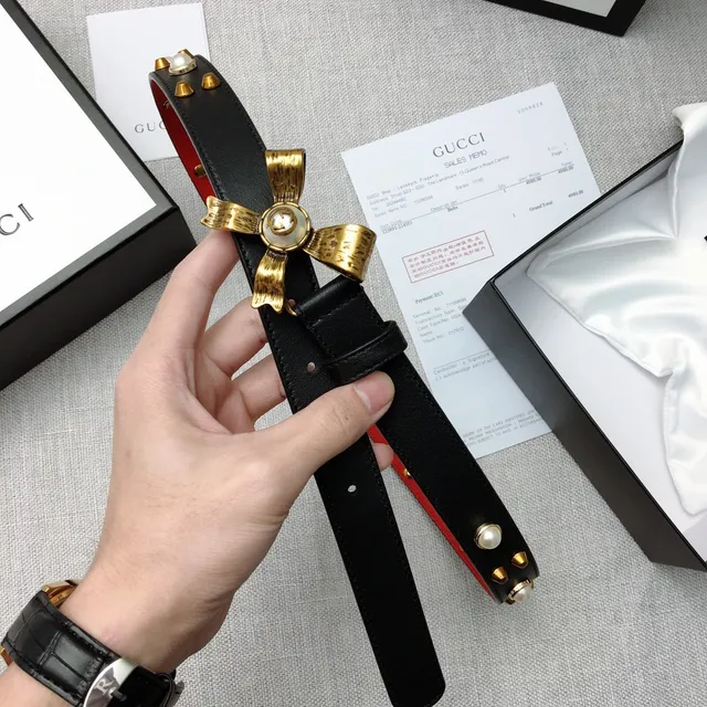Gucci Ceinture en cuir avec nœud perlé et clous 6