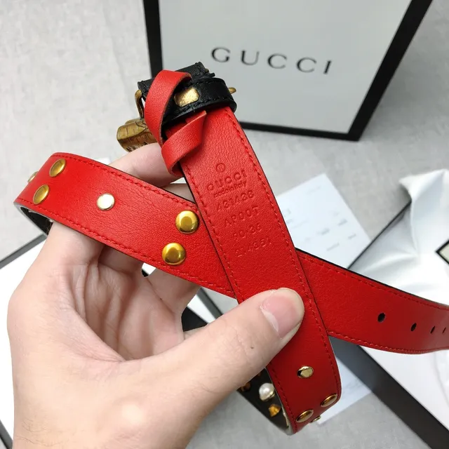 Gucci Ceinture en cuir avec nœud perlé et clous 7