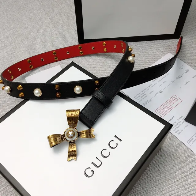 Gucci Ceinture en cuir avec nœud perlé et clous 9