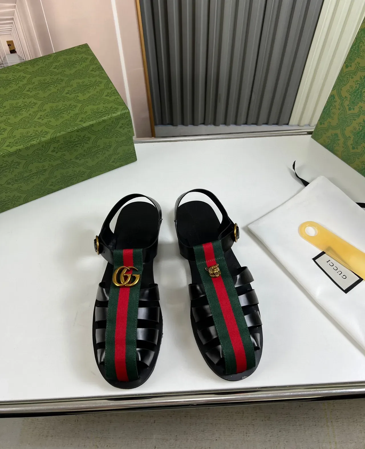 Gucci Dionysus काली हरी रिब्ड टो गार्ड वेब स्ट्राइप स्ट्रैप ग्लेडिएटर सैंडल 2