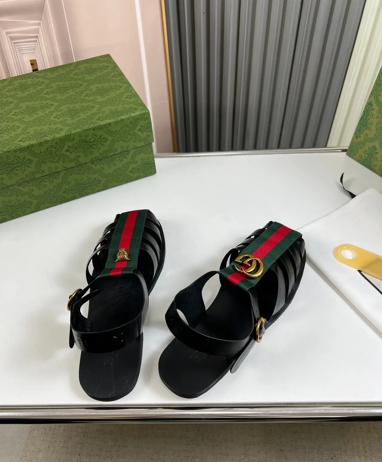 Gucci Dionysus काली हरी रिब्ड टो गार्ड वेब स्ट्राइप स्ट्रैप ग्लेडिएटर सैंडल 4