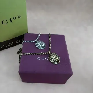 Gucci Dionysus বেগুনি রূপালি শের মাথা মেডেলিয়ন পেন্ডেন্টস ডুয়াল-টোন মেটাল ফিনিশ নেকলেস