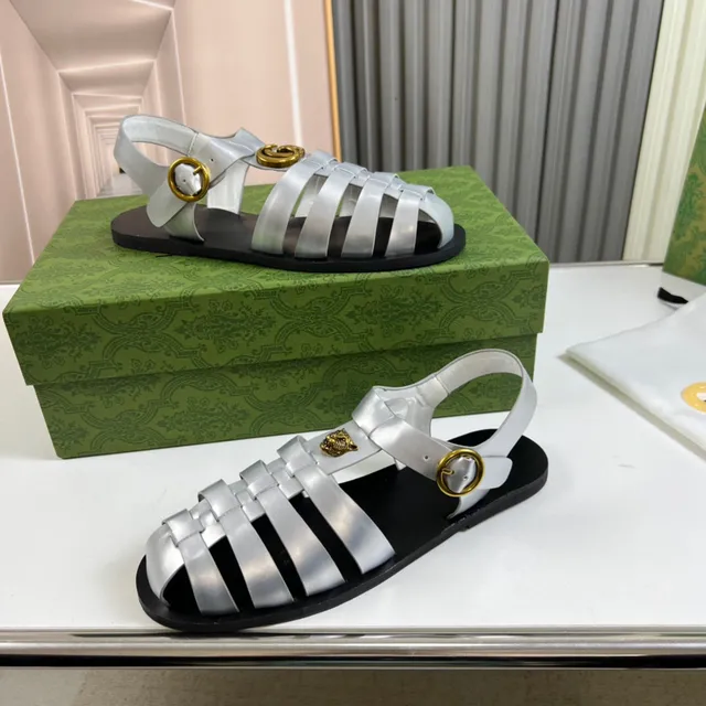 Gucci Dionysus রূপালী সোনালী ধাতব চামড়ার ফিতা কালো রাবার সোল গ্লাডিয়েটর স্যান্ডাল 4