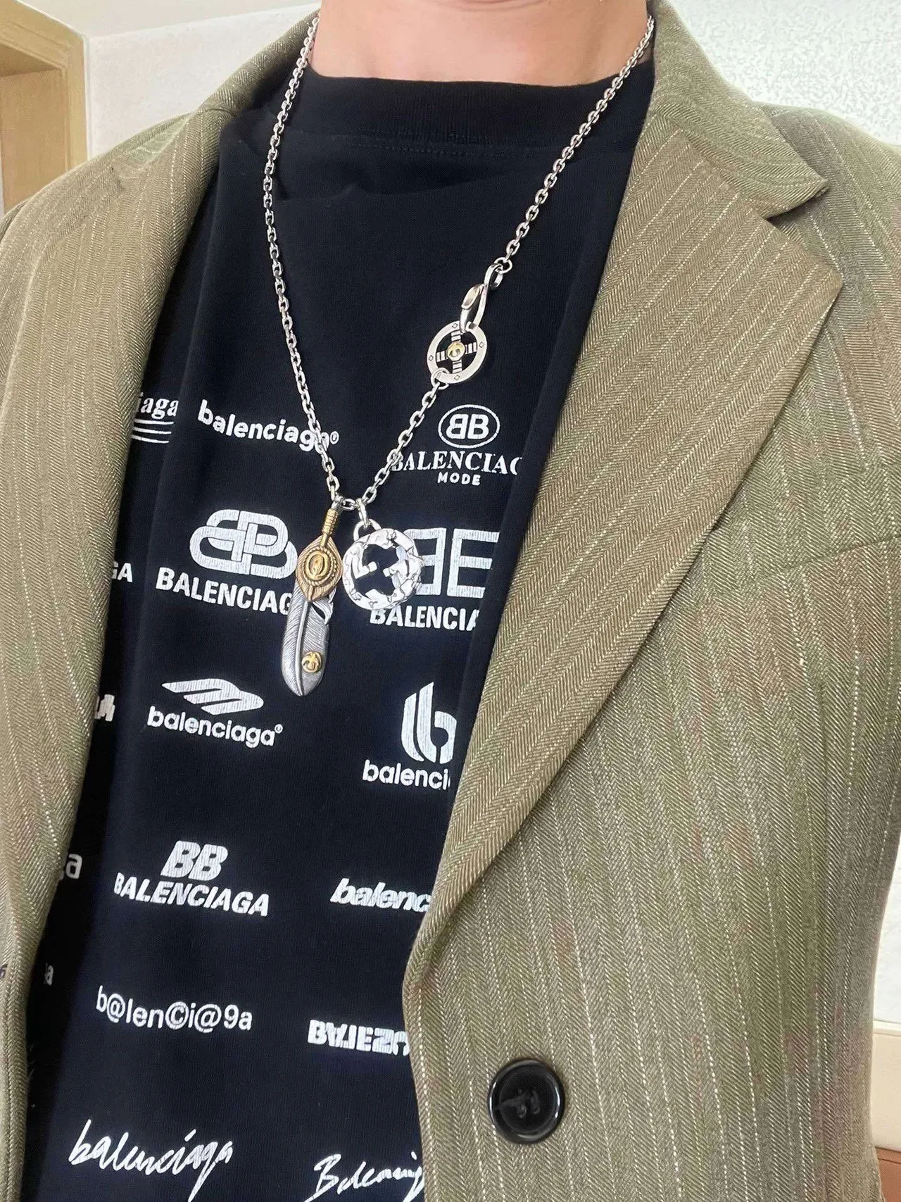 Gucci Double G Feather Pendant Silver-Tone Necklace 2