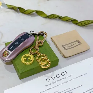 Gucci Double G سوار ذهبي أخضر معدني لوجو متشابك