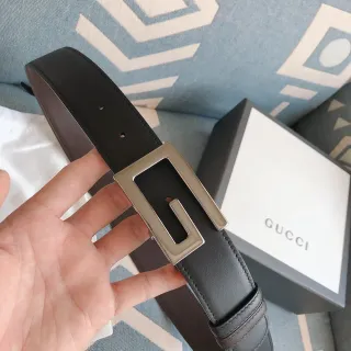 Gucci G-G Buckle Belt काला/भूरा चिकना चांदी-टोन चमड़े की बेल्ट