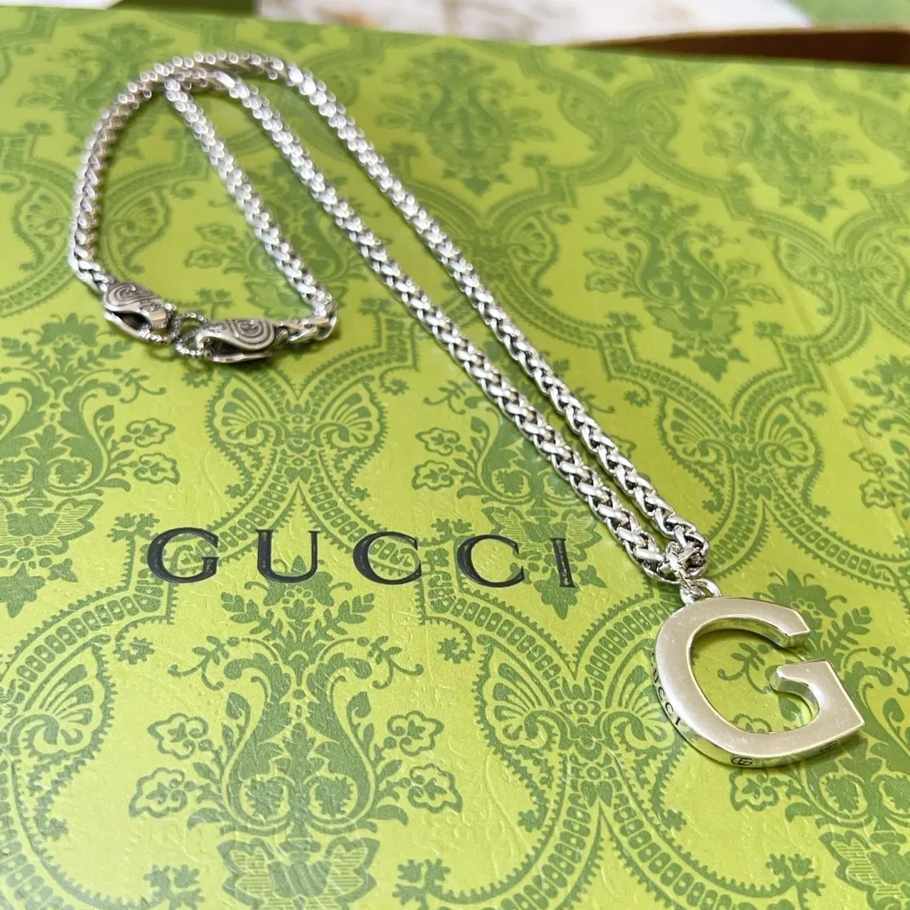 Gucci G-Logo Prata Verde Corrente Trançada Eslabões de Trigo Pingente Aberto Colar 4