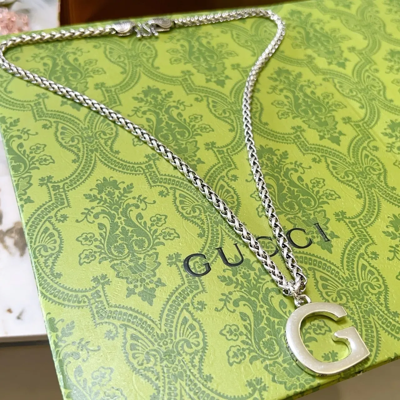 Gucci G-Logo Prata Verde Corrente Trançada Eslabões de Trigo Pingente Aberto Colar 7